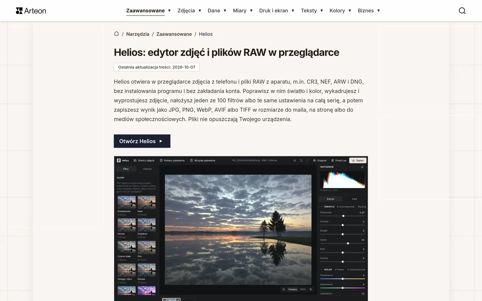 Strona Heliosa z tytułem Helios: edytor zdjęć i plików RAW w przeglądarce, wstępem, przyciskiem Otwórz Helios i zrzutem edytora
