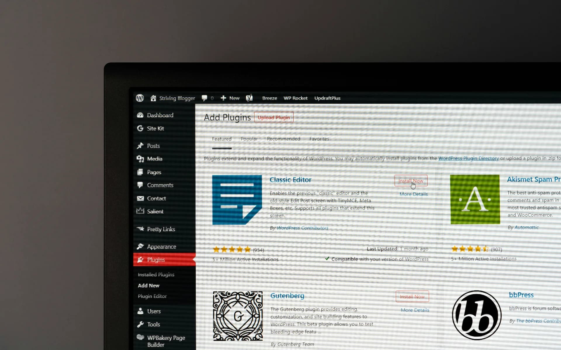 Dlaczego regularne aktualizacje WordPressa są kluczowe dla bezpieczeństwa?