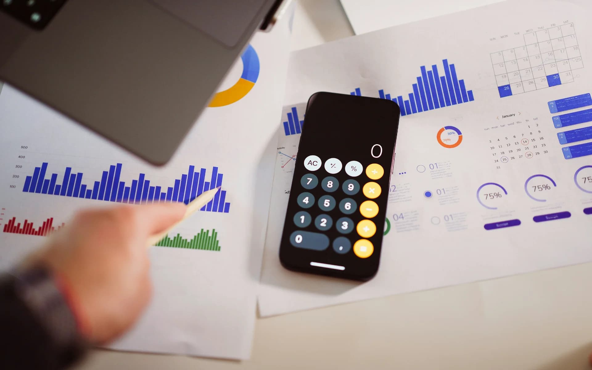 Efekt zakotwiczenia: jak pierwsza cena wpływa na postrzeganie wartości?