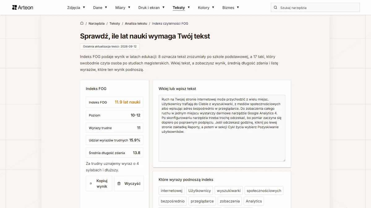 Indeks czytelności FOG z wynikiem w latach nauki, poziomem, liczbą wyrazów trudnych i listą wyrazów, które podnoszą indeks