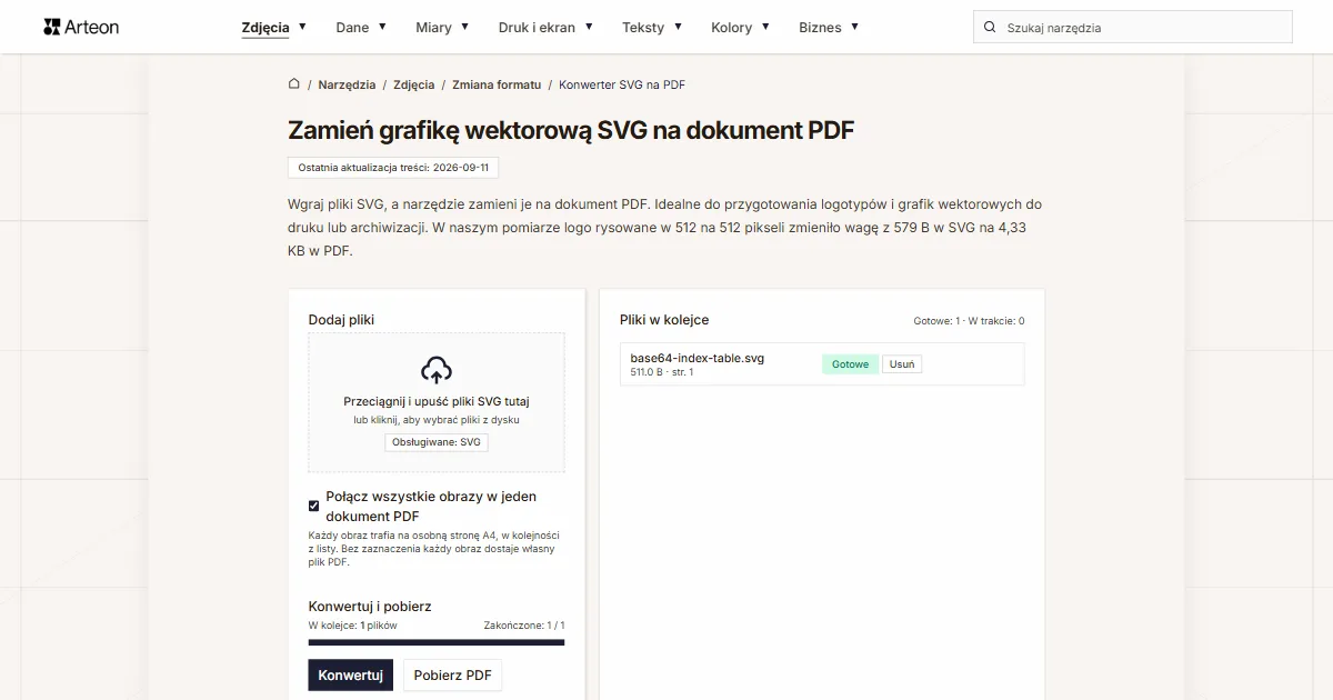 Konwerter SVG na PDF z plikiem SVG w kolejce, zaznaczonym polem Połącz wszystkie obrazy w jeden dokument PDF i przyciskiem Pobierz PDF